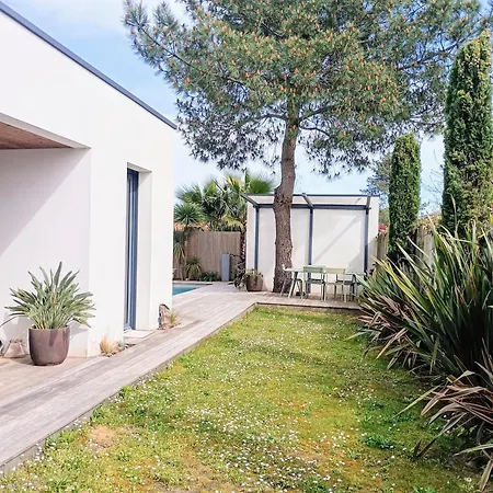 Sous Le Pin Villa